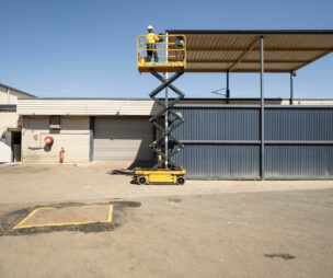 Boom & Scissor Lifts: 5 essential reasons why hiring is the smart choice