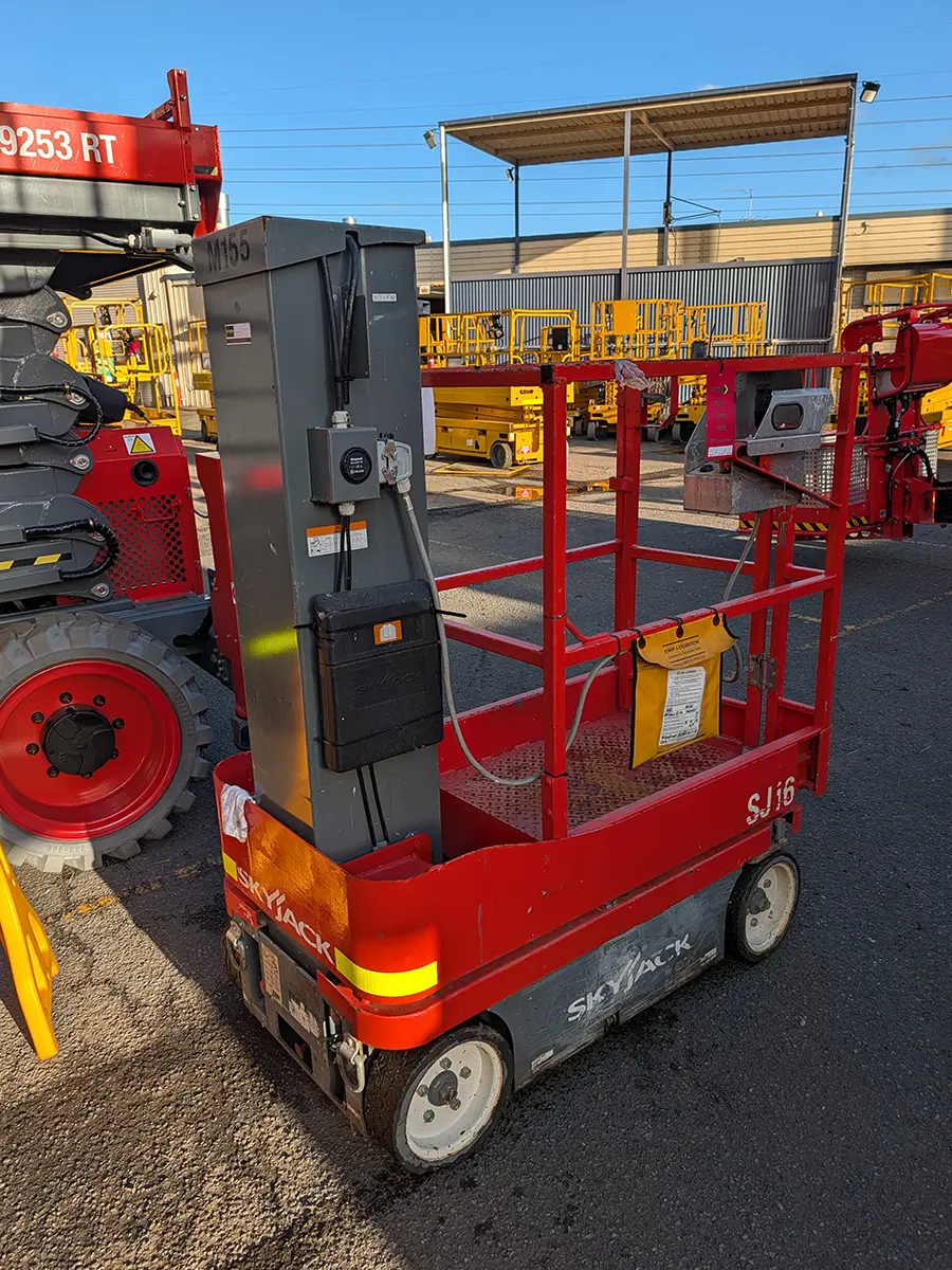Skyjack Vertical Mast Lift (M155) 3 Skyjack Vertical Mast Lift (M155)