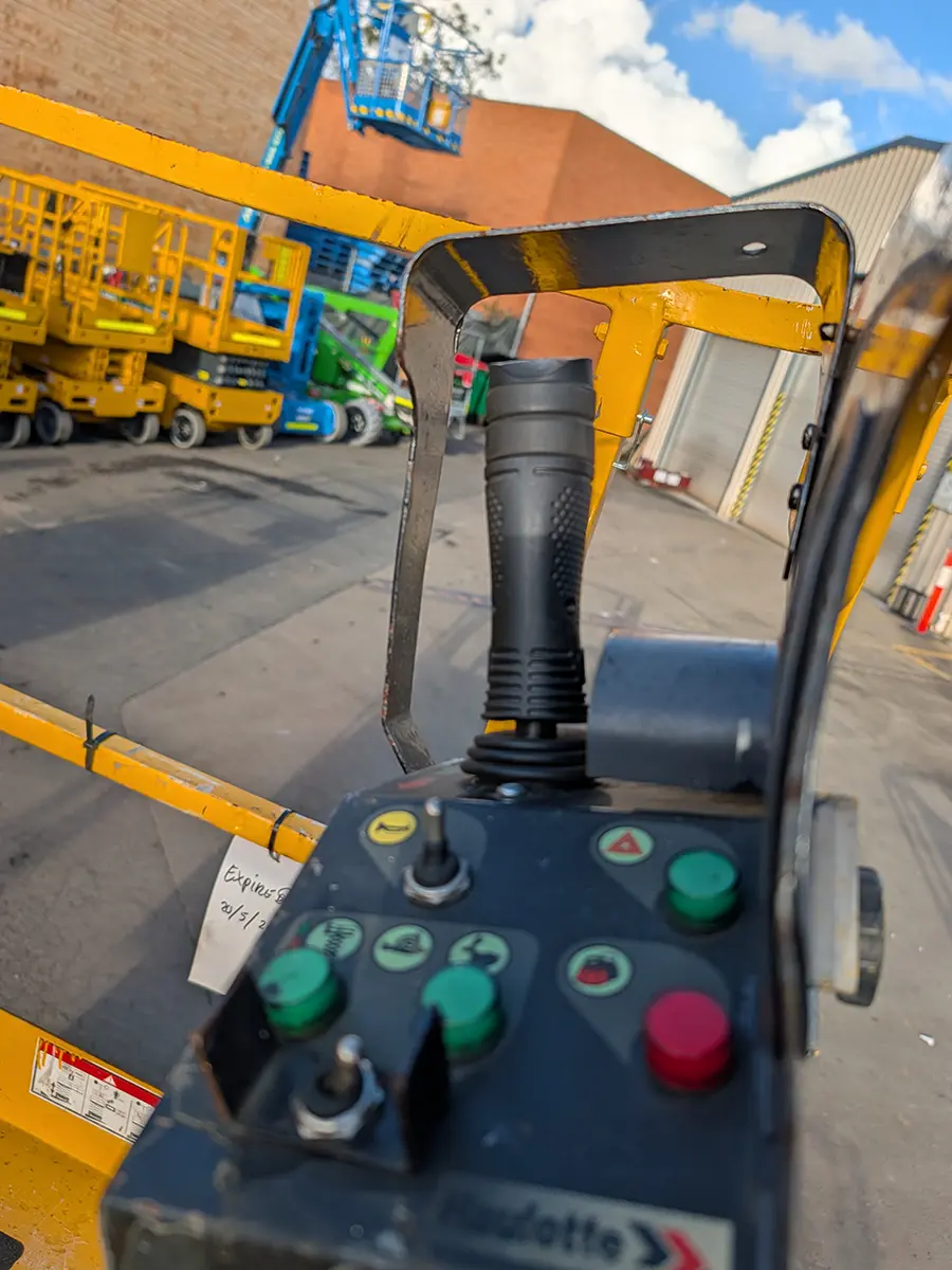 Haulotte 10m Electric Scissor Lift (S2724W) 7 Haulotte 10m Electric Scissor Lift (S2724W)